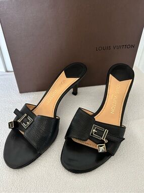 EUC 💞 Louis Vuitton Black Leather Slide Sandals with Gold Buckle and dice charm